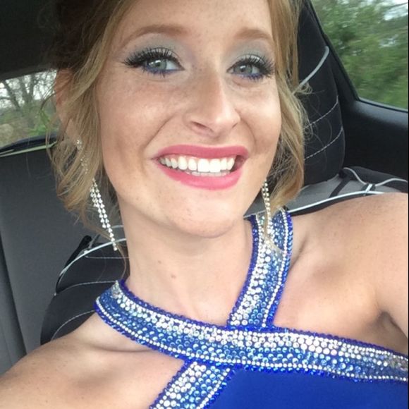 Meet your Posher, Cassandra - Picture 1 of 1